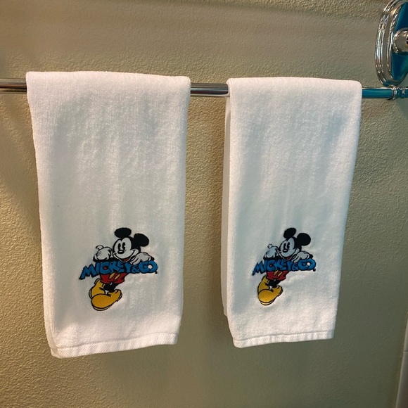 Mickey & Co Bath 3 pc set - Picture 2 of 12